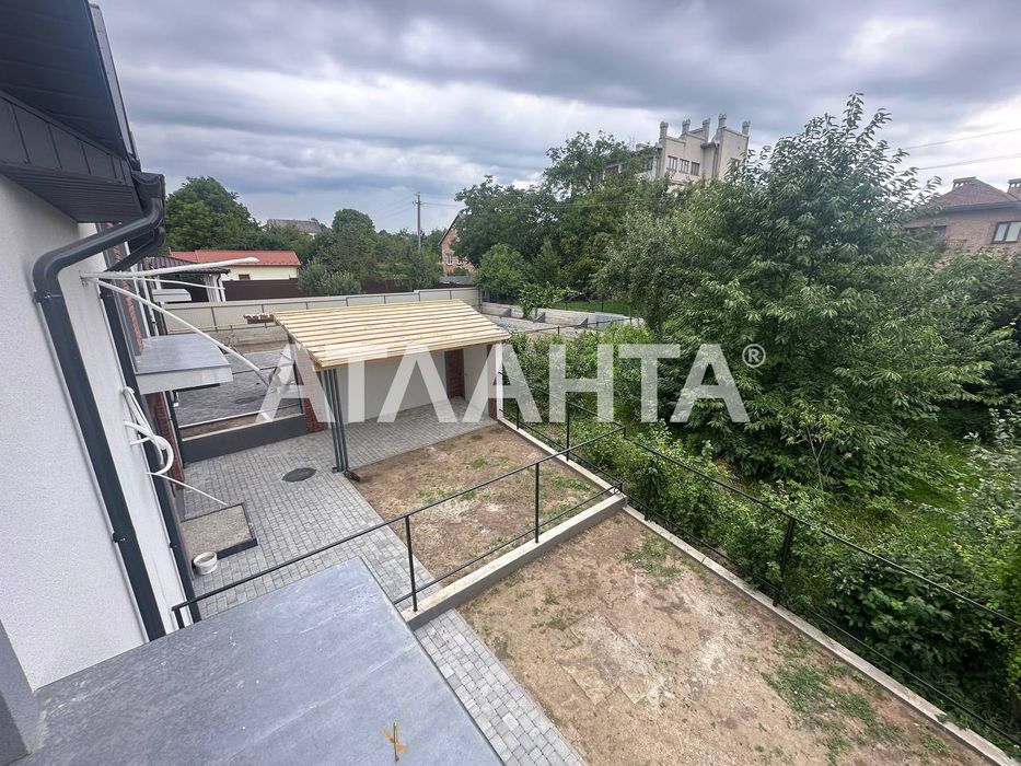 Таунхаус з гаражем, підвалом і місцем під авто на вул. Горіхівській