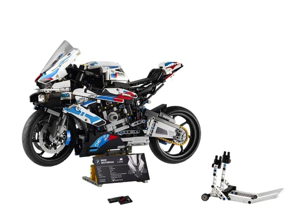 Качественный конструктор байка Technic BMW M 1000 RR (42130) 1920 дет.