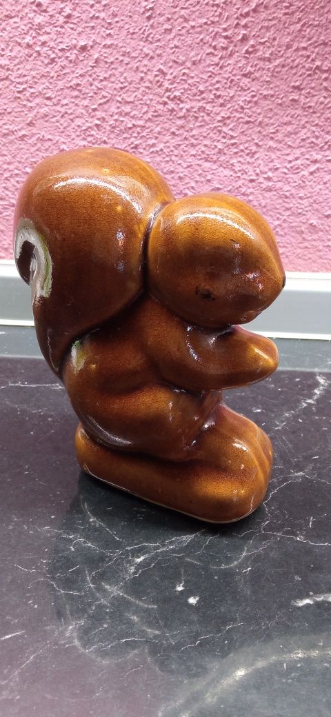 Stara ceramiczna wiewiórka