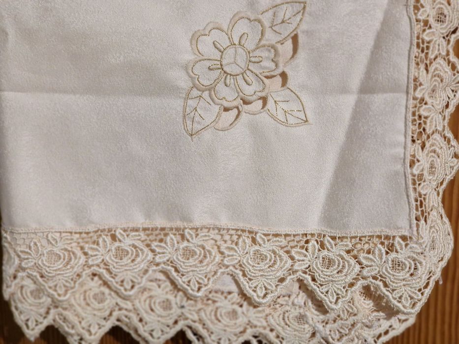 Kremowy obrus 180x230