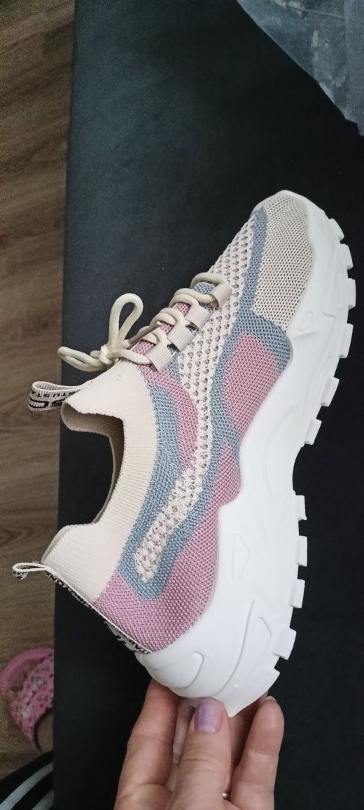 Buty sportowe tekstylne