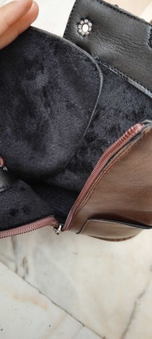 Botas castanhas com atacadores