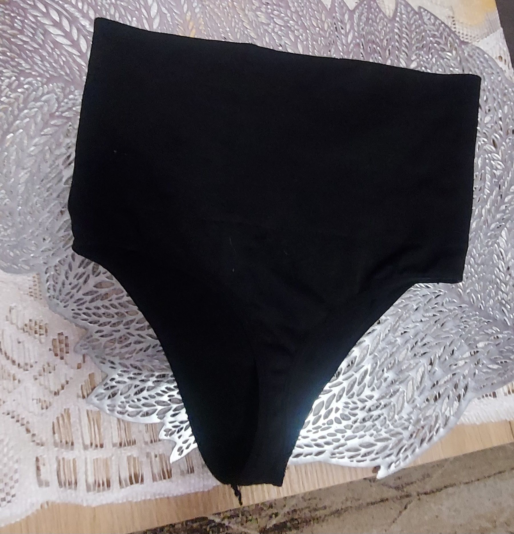 Stringi modelujace