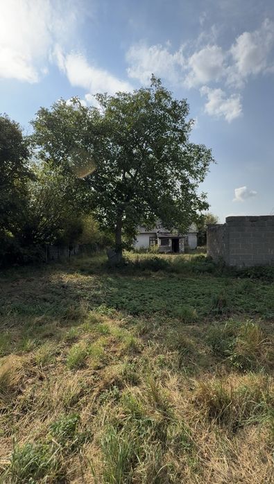 Dzialka zabudowana 1600m