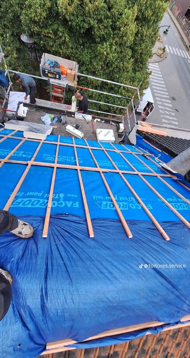 wkrętami, a także łączy ze sobą po