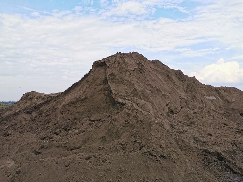 Ziemia ogrodowa sortowana z domieszką  torfu.