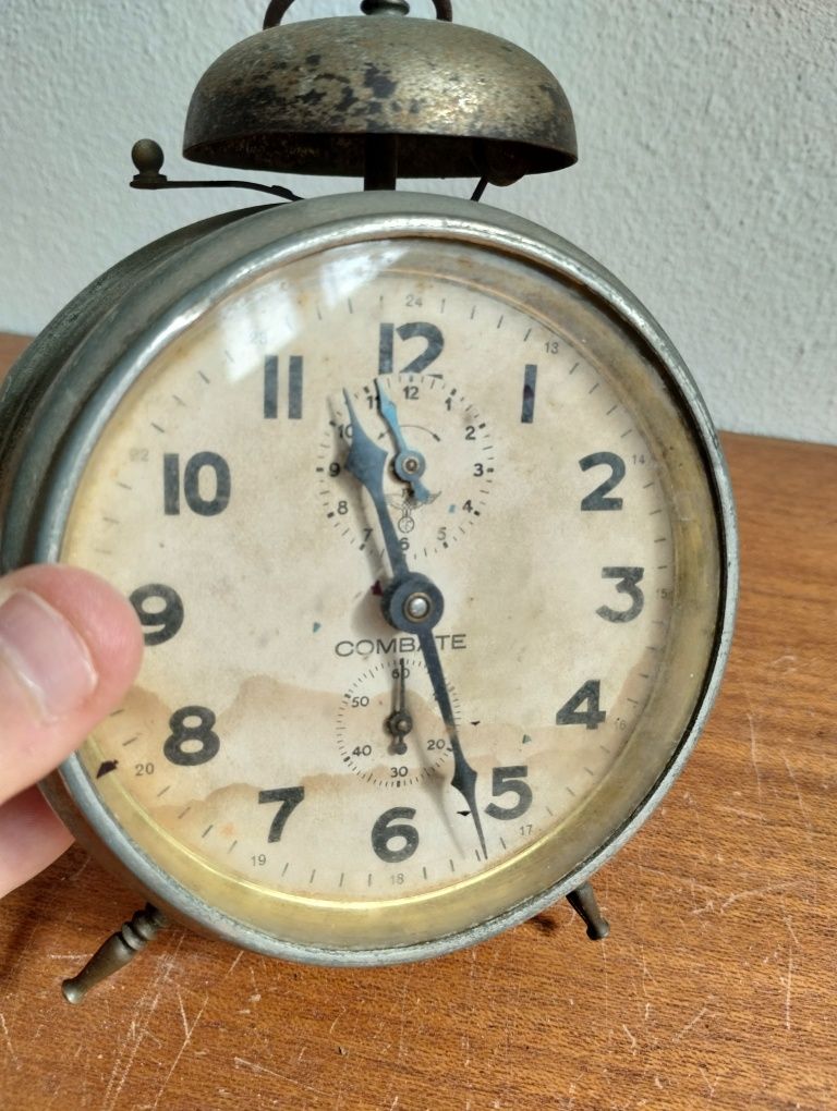 Relógio despertador antigo, Combate, Portugal