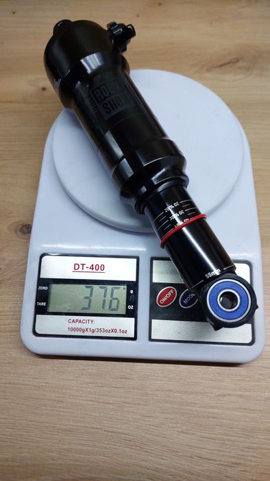 Амортизатор Rock Shox Deluxe RT3 
Розмір 210×55 
Регулювання: відскок,