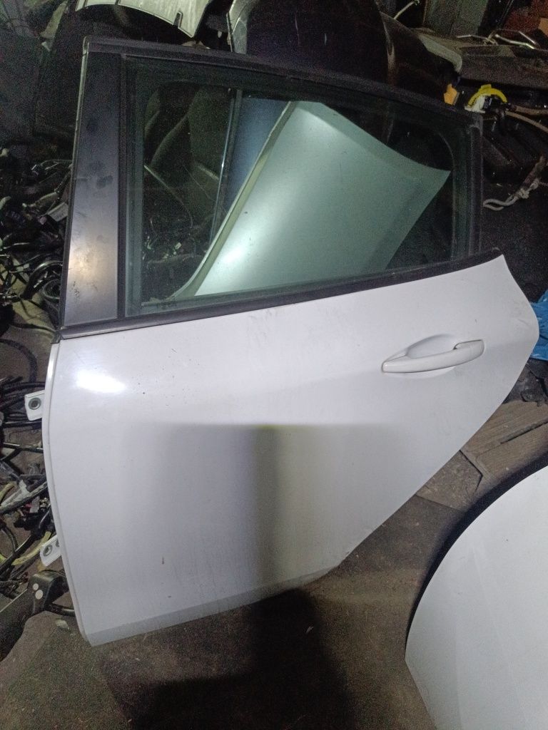 Błotnik ćwiartka,zderzak,klapa peugeot 208 l