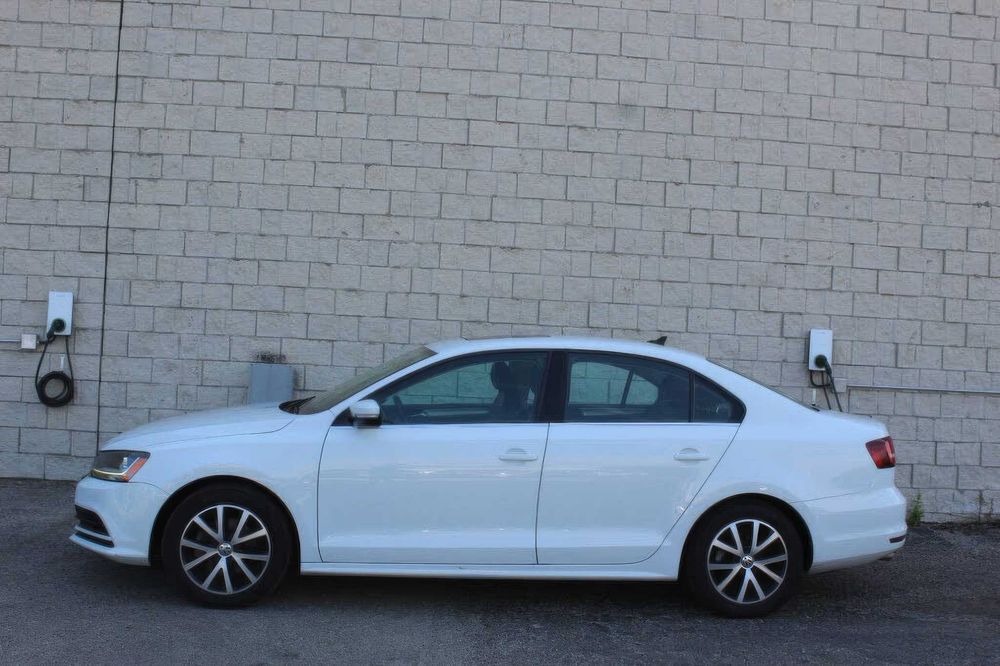 Volkswagen Jetta SE      2017