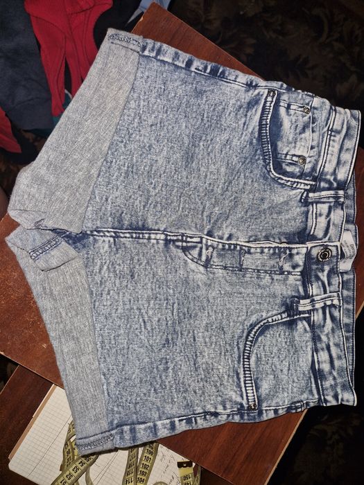 Шорти  джинсові в хорошому стані