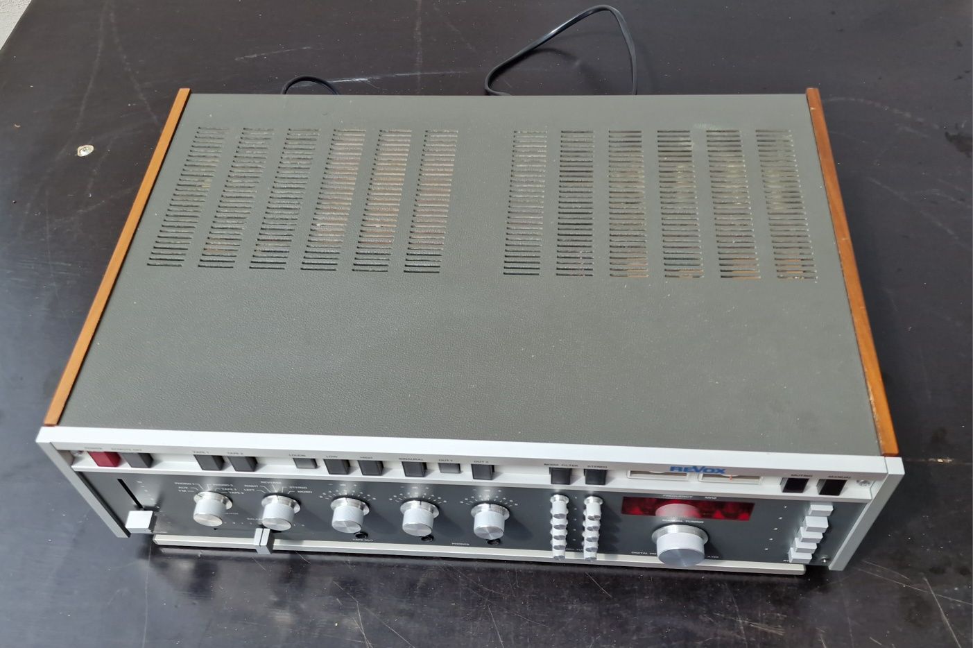 Revox a720 przedwzmacniacz z tunerem