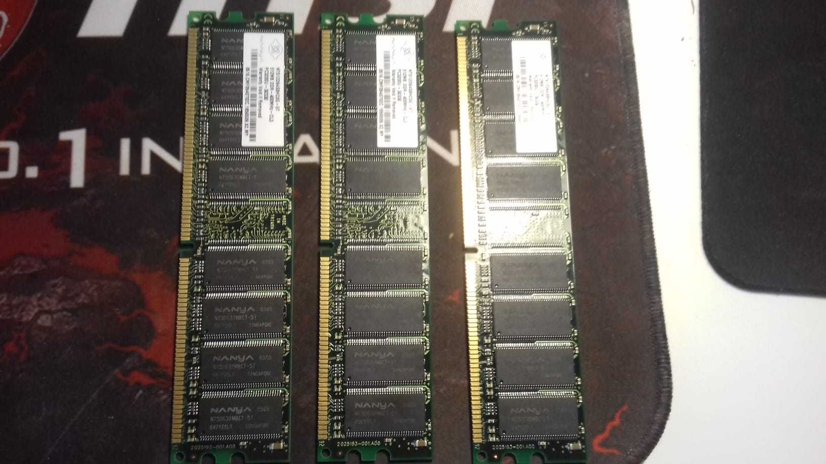 1,5 GB memória RAM (3 pentes de 512mb) DDR2