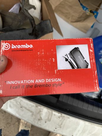 Тормозные колодки Brembo