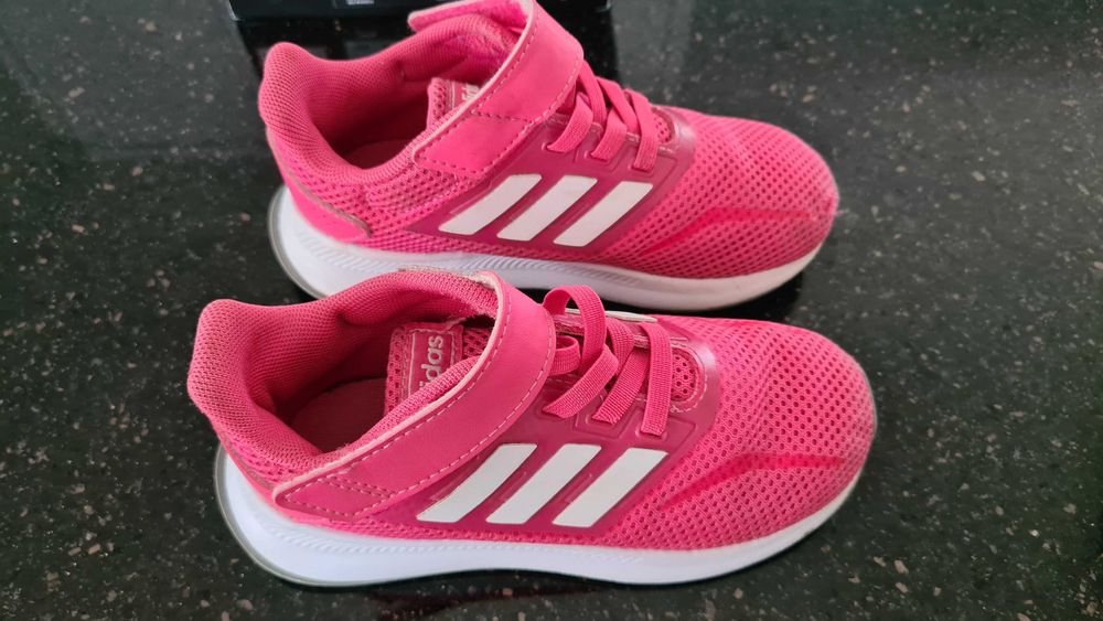 Buty sportowe dla dziewczynki Adidas rozmiar 26,5