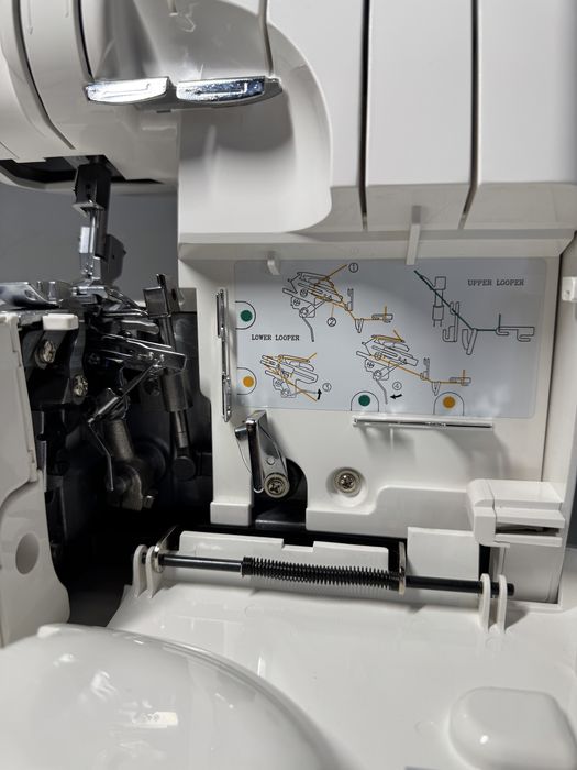 Overlock 4-nitkowy Gritzner 788 + akcesoria