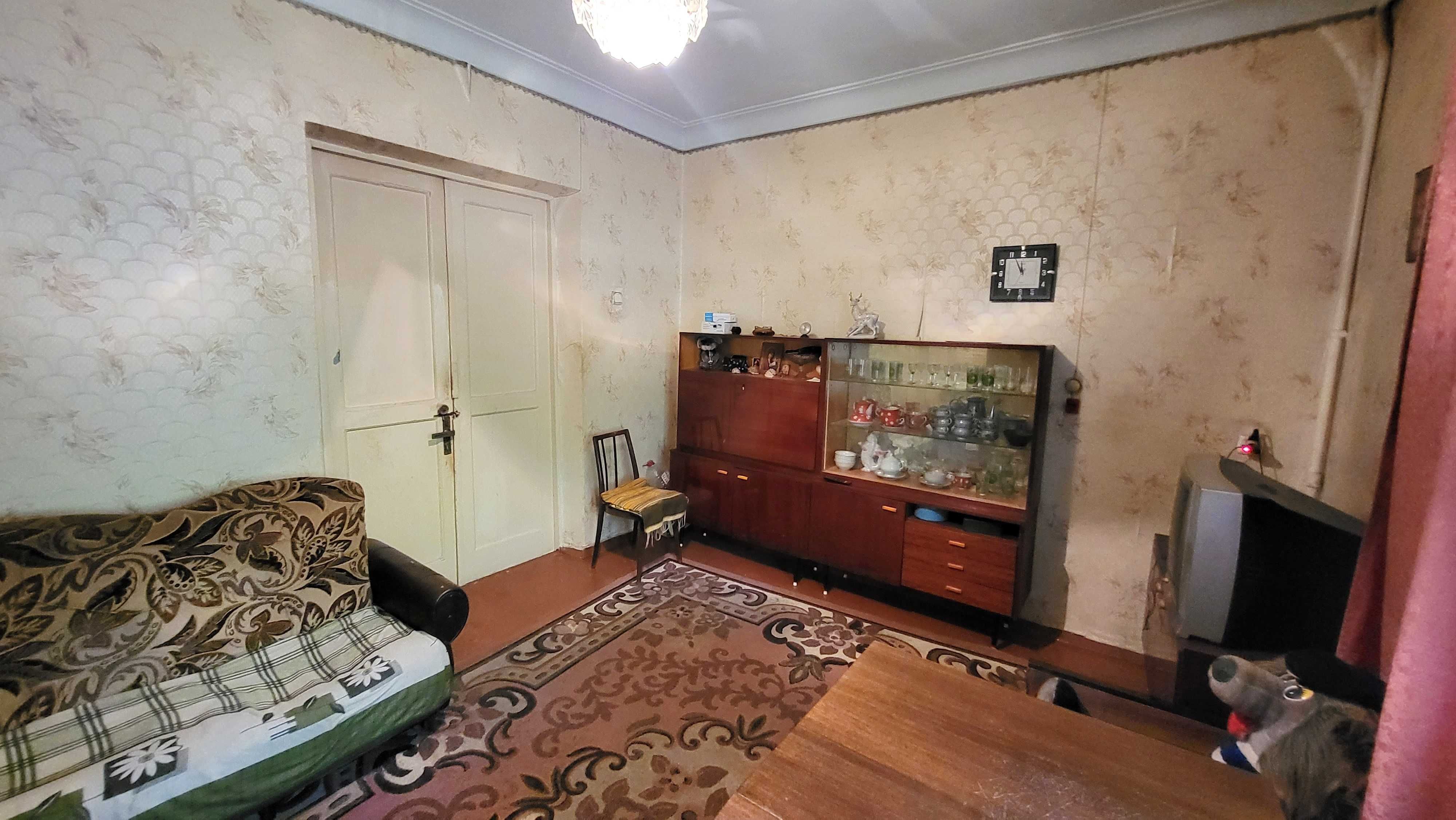 Продаж ПОВНОМЕТРАЖНОЇ 3-х к.кв. вул. Сергія Синенко 1-й поверх.