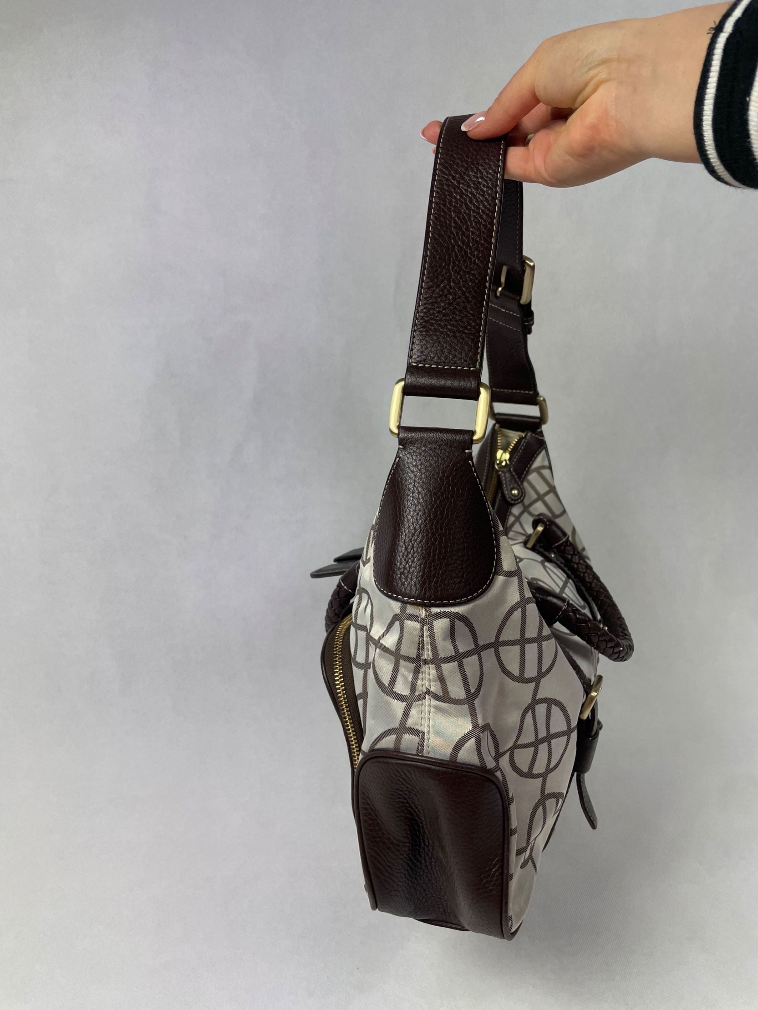 Hugo Boss torebka monogram vintage na ramię ze skórzanymi dodatkami