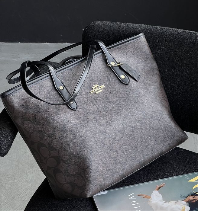 Вмістка та стильна сумка-шопер Сoach в кольорах