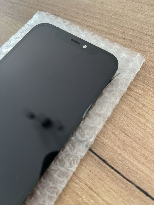 Oryginalny wyświetlacz do iPhone 12 – uszkodzony