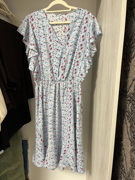 розмір 48,продаю 3 лфтні сукні за 650 грн