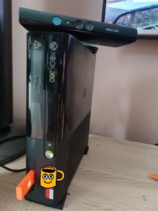 Konsola Xbox 360 +Kinect+gry+8 padów