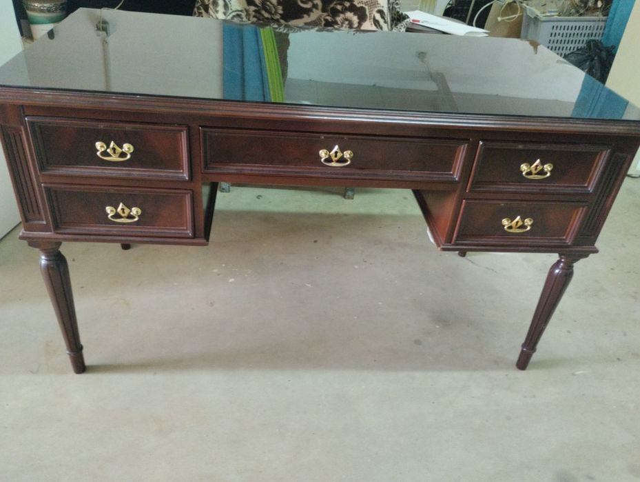 Secretária em madeira maciça