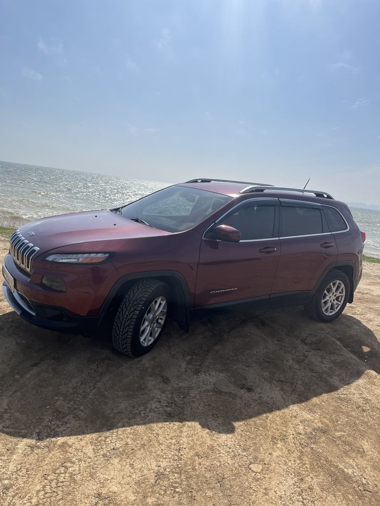 Продам Jeep cherokee 2015