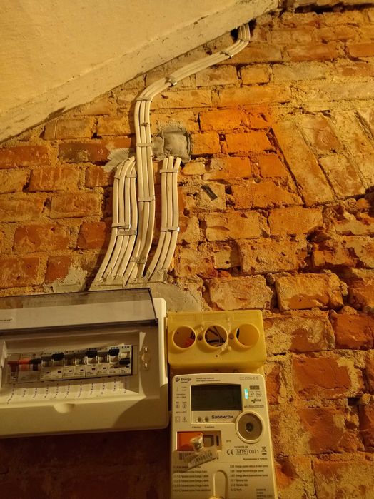 Elektryk z uprawnieniami, Podłączanie płyt indukcyjnych, inne usługi