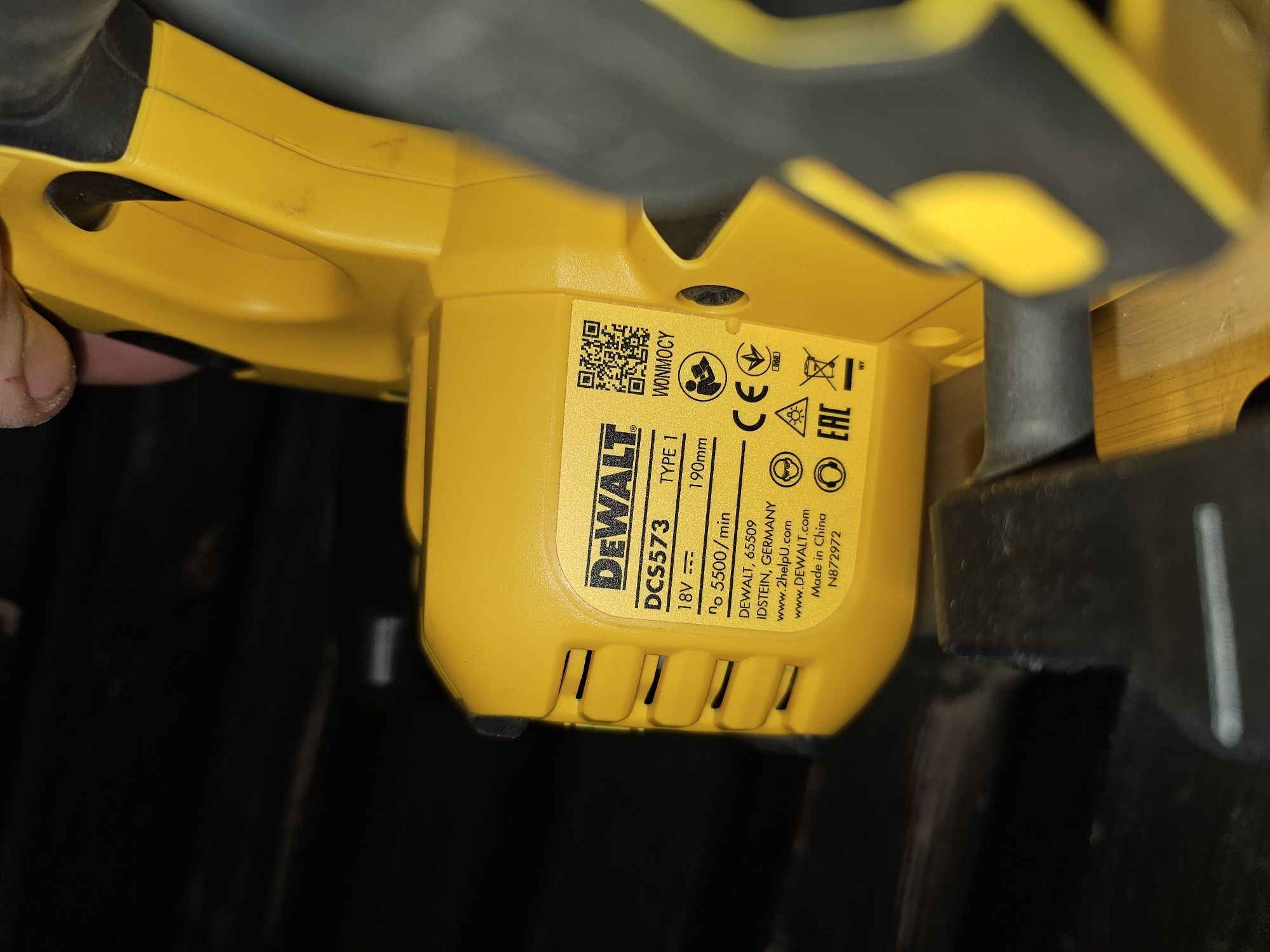 Пила дискова акумуляторна безщіткова DeWALT DCS573NT циркулярка