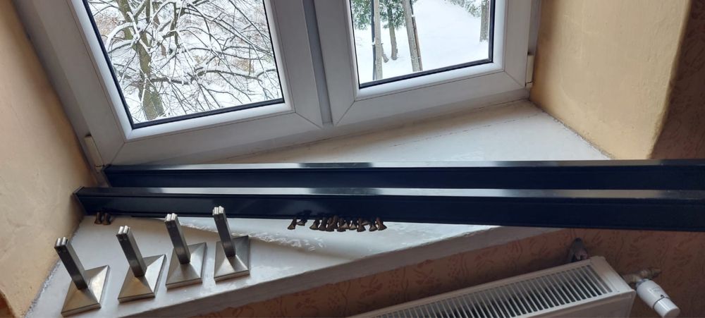 Dwa podwojne czarne karnisze PRL 170 cm każdy