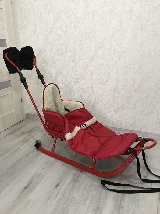 Новенькі санчата на колесах