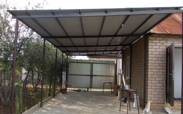 Навесы для автомобиля,ворота,заборы из профнастила.