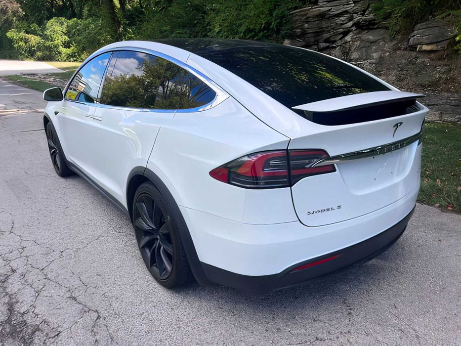 Tesla Model X      2018