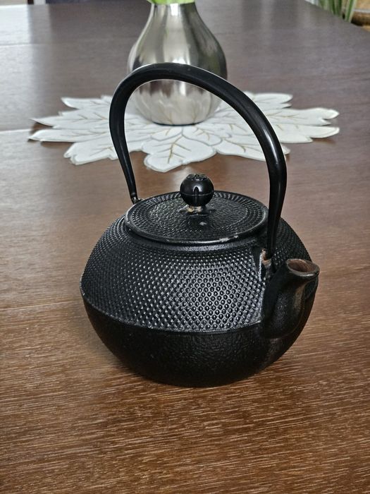 Dzbanek do herbaty żeliwny 1,2l z sitkiem