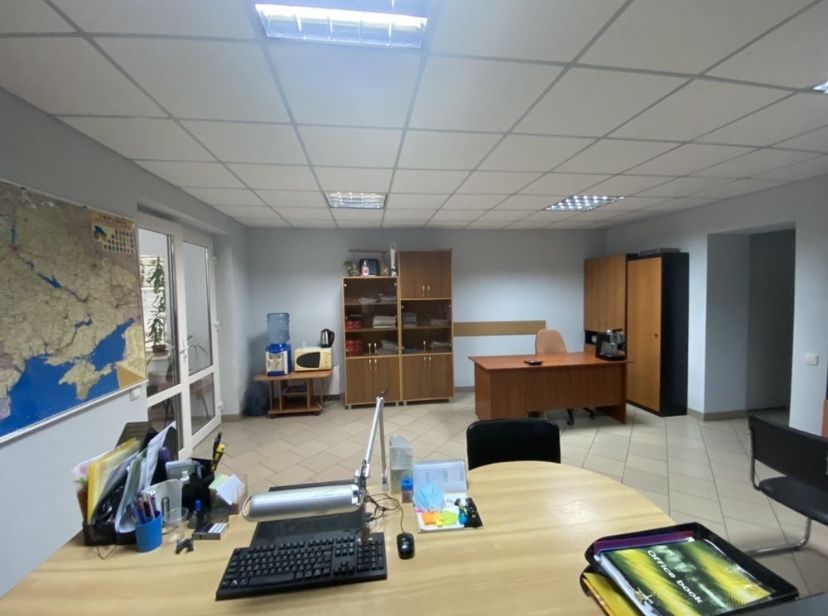 Здам офісне приміщення 84 кв.м по Перемоги, центр