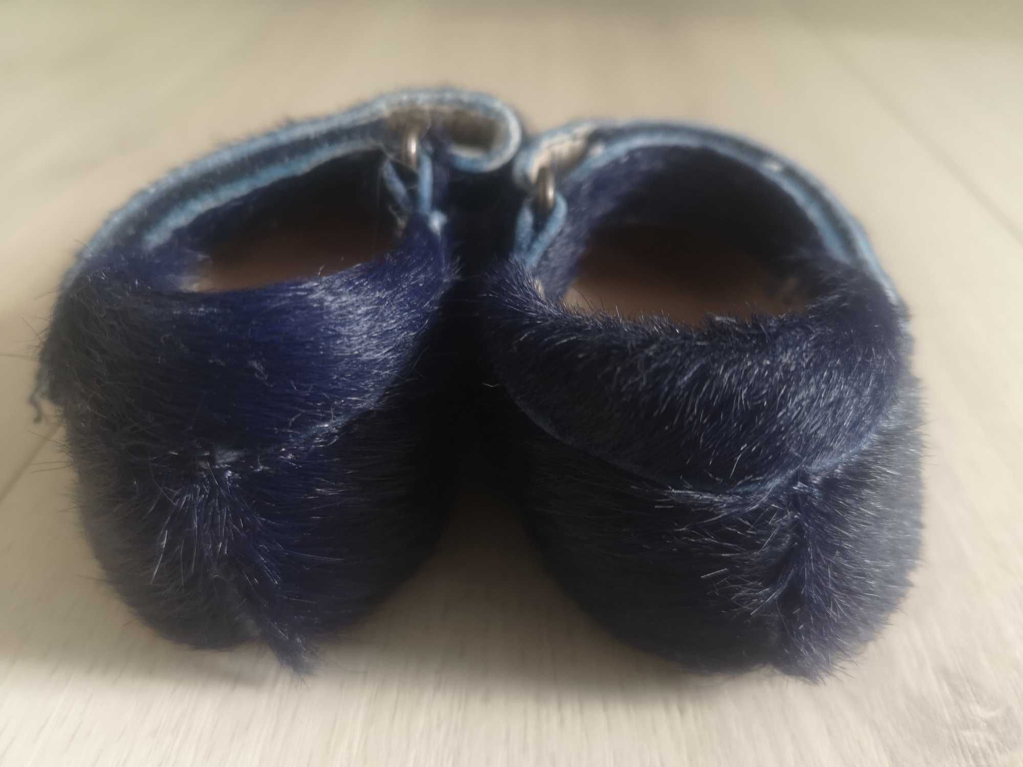 Buty/ kapcie dziecięce renomowanej firmy Petitnord Copenhagen, r. 19