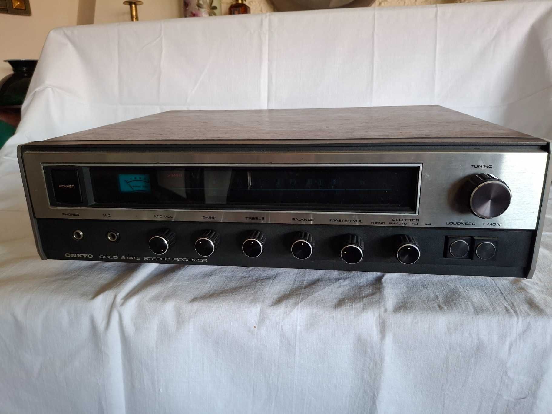 Amplificador, rádio e gira-discos Onkyo Y-100