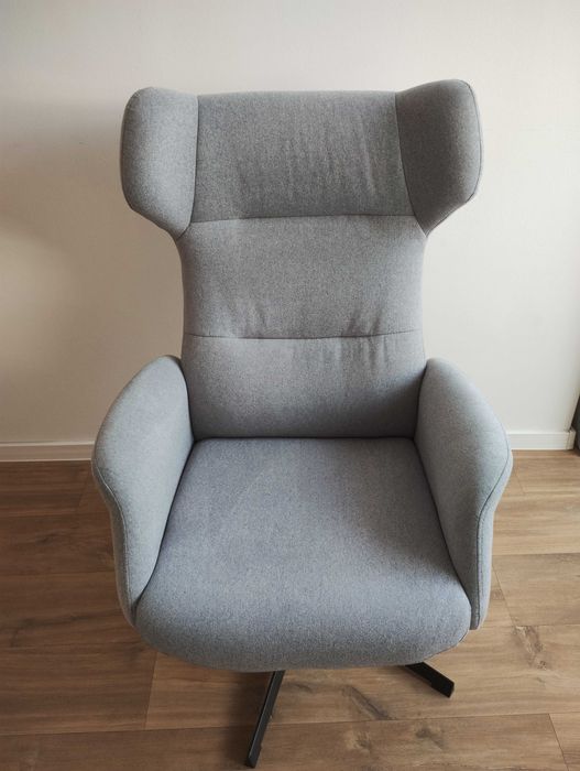 Fotel obrotowy z podnóżkiem