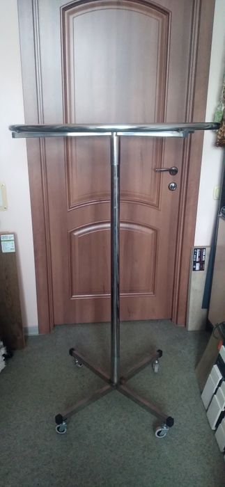 Продається стійка для одягу. Торг