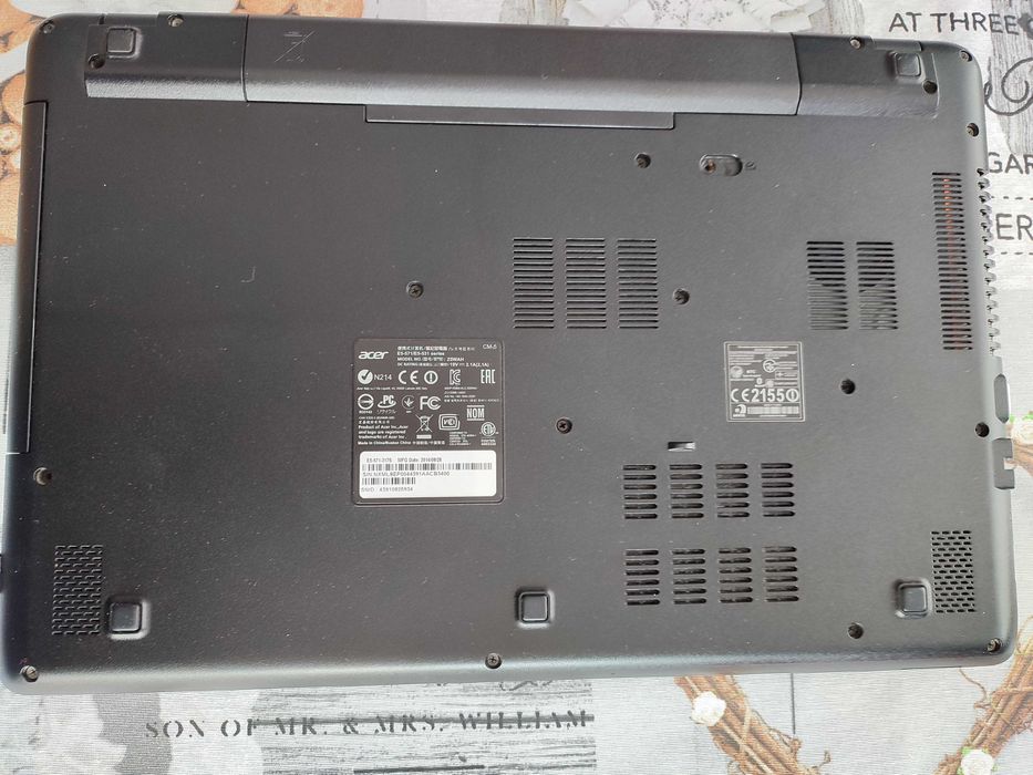 laptop Acer Aspire E15-Intel i3,4GBRam, 2 TB HD.