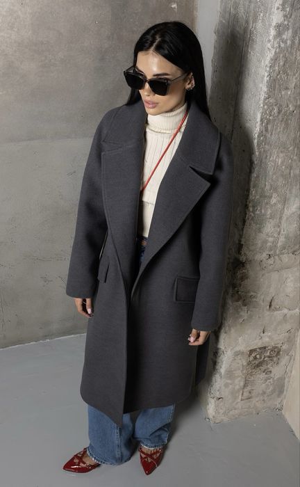 Сіре пальто із вовни
