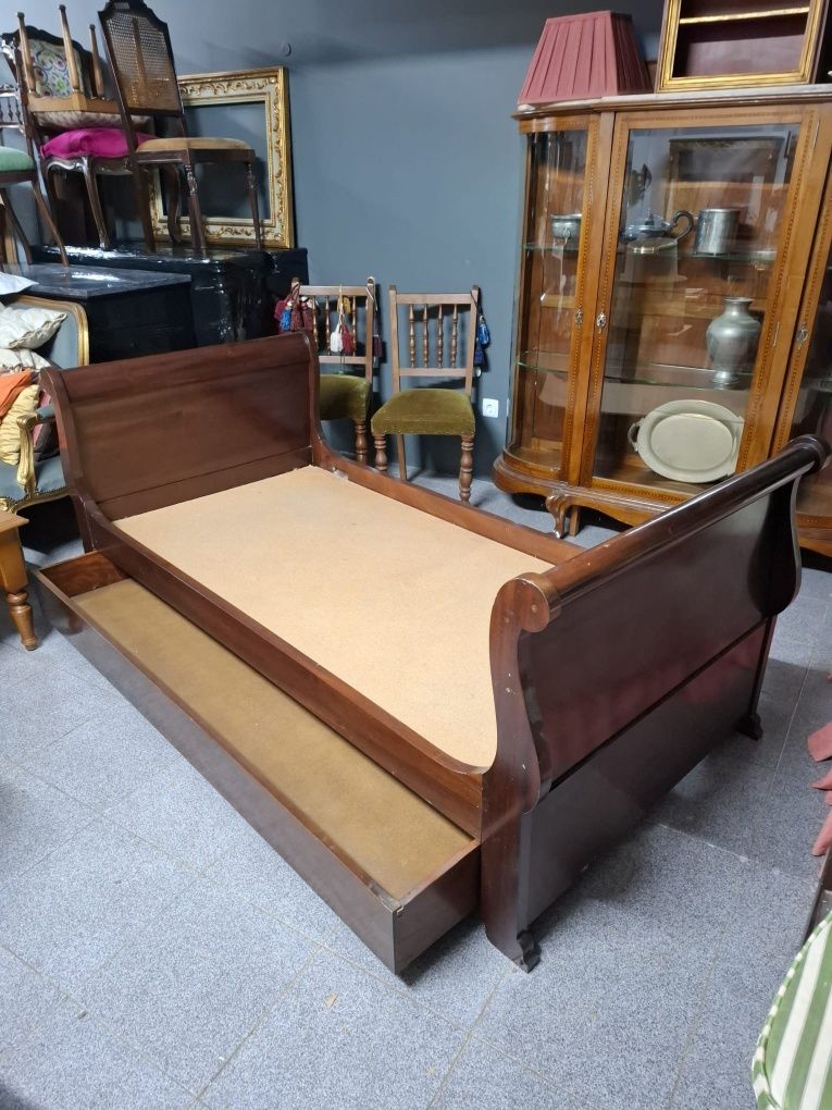 Cama barco. Oferecemos a entrega.