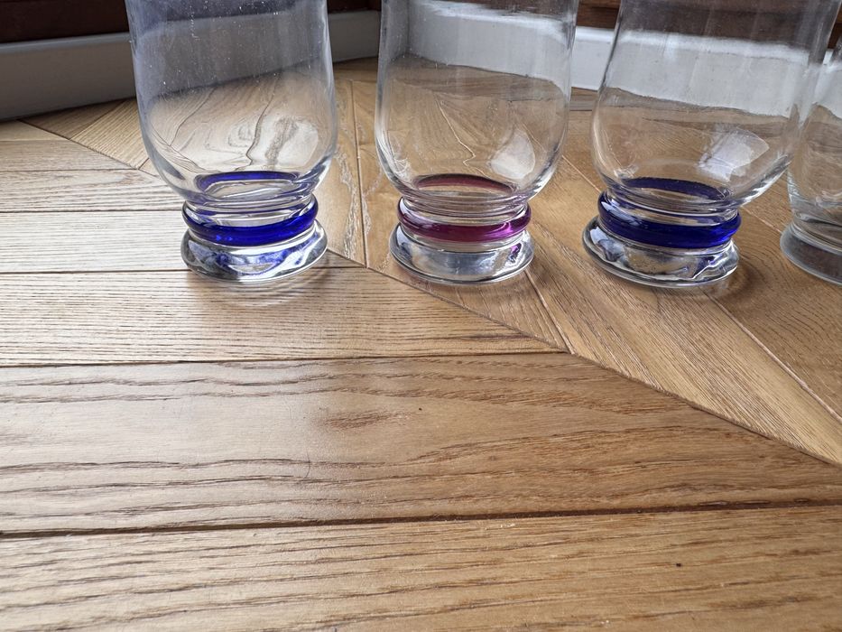 Szklanki kolorowe do napojów