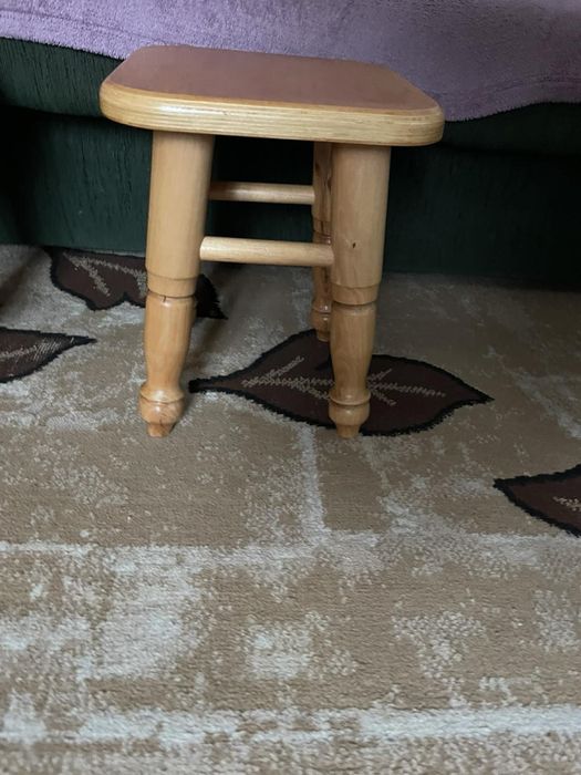Тауретки, стільці деревʼяні , маленькі