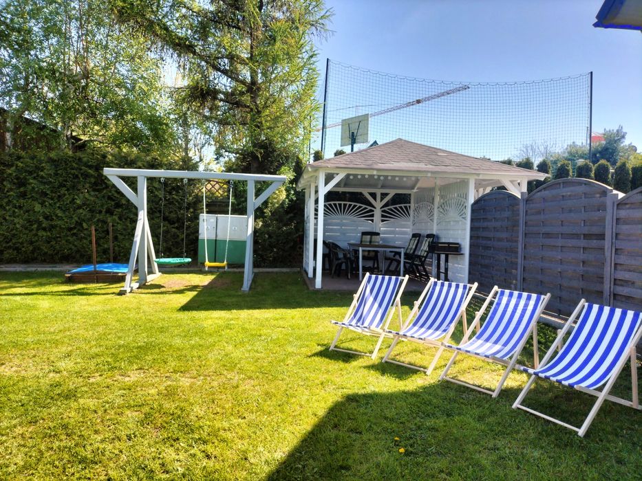 "Dom przy brzegu" w Nadolu nad jeziorem Żarnowieckim.