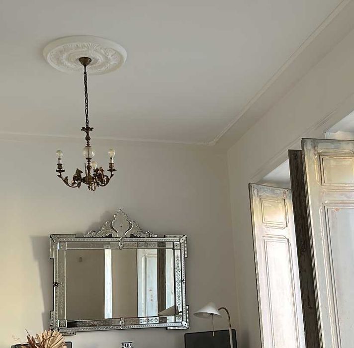 Candeeiro, lustre antigo de bronze e cristal ornamentado.