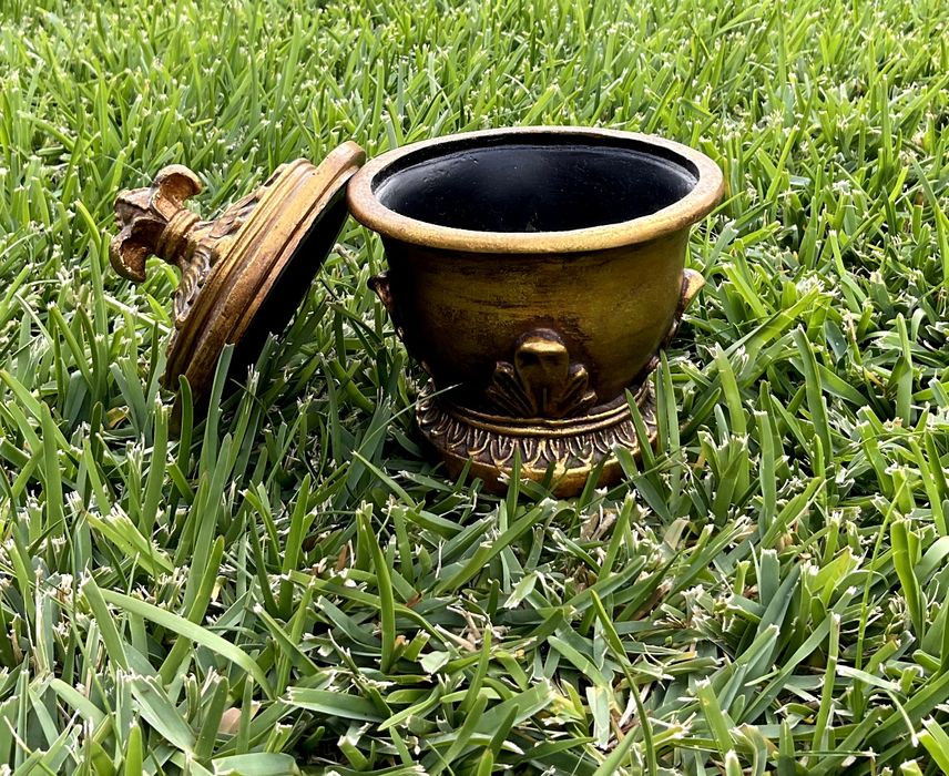 Caixa de Jóias dourada