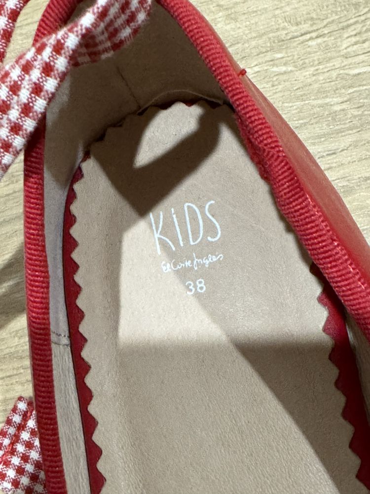 Sapatos Vermelhor tipo Bailarina com fitas n°38