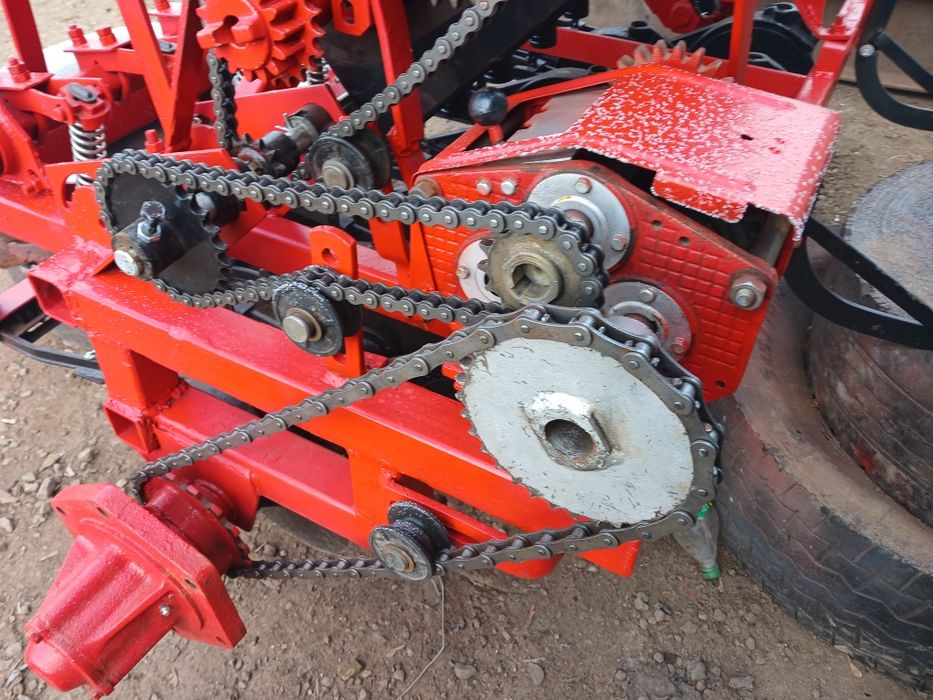 В наявності .Сівалка сз  2.7 навісна. На  18сошникі